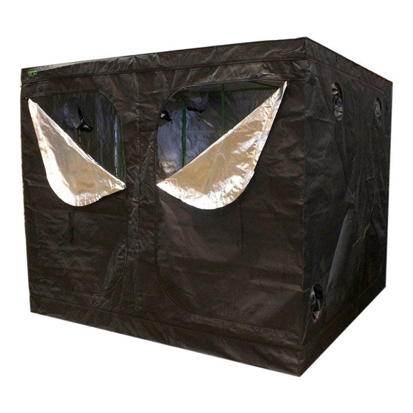 240cm x 240cm x 220cm